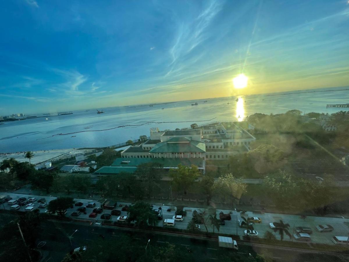 マニラ市Pearl Of The Orient Tower, In Front Of Us Embassyアパートメント エクステリア 写真